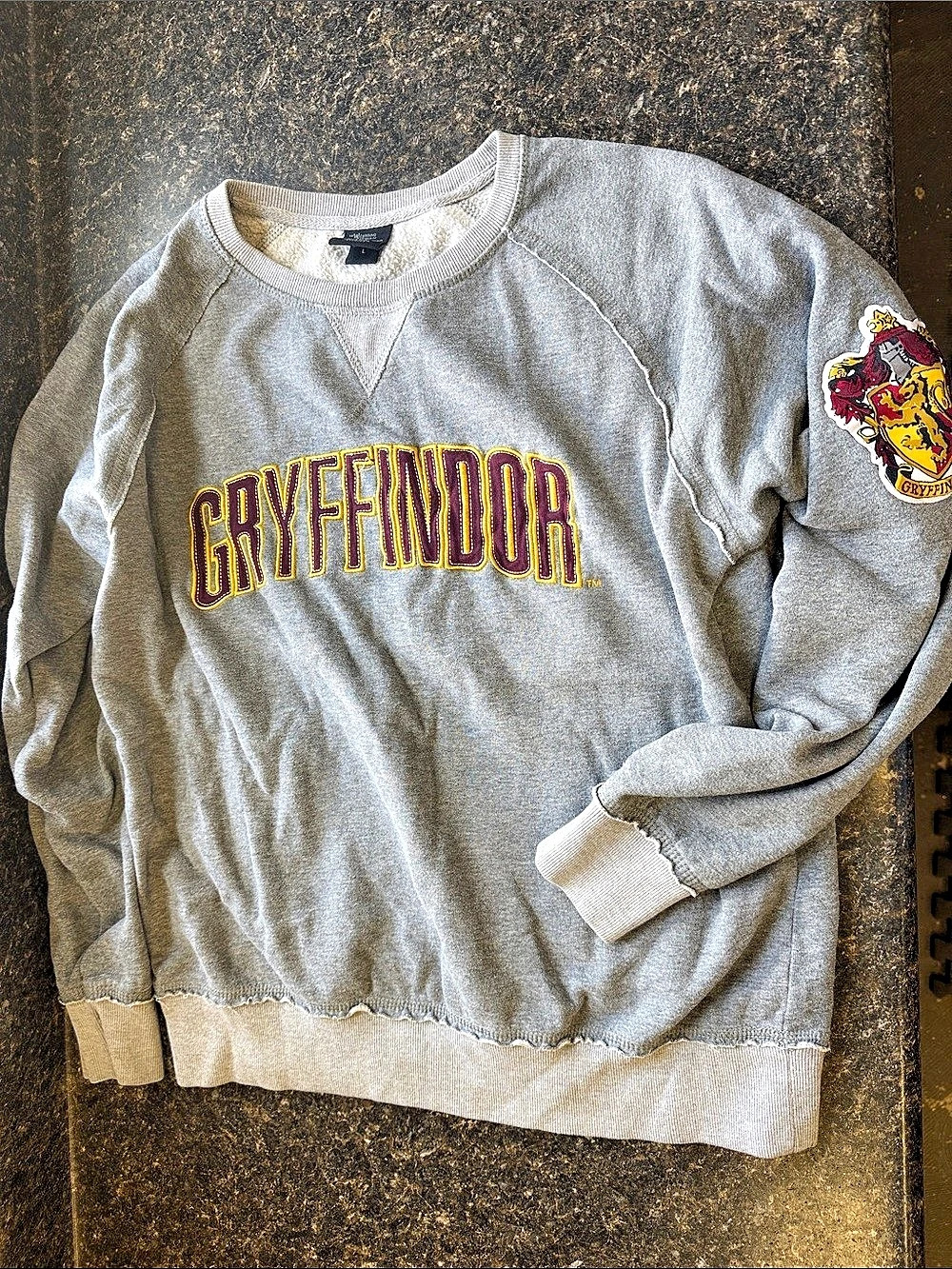 Universal Studios Harry Potter Gryffindor Crewneck Sweatshirt Gray Sweatshirt